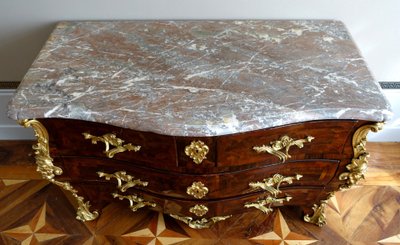Reggenza - Cassettone d'epoca Luigi XV in legno di violetta attribuito a Jean-Charles Saunier