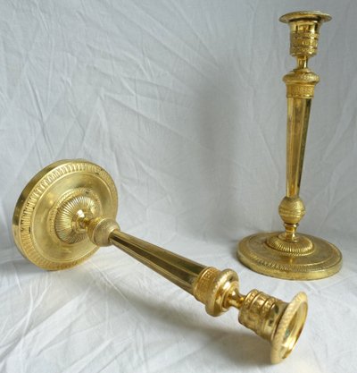 Ravrio: pair of Empire ormolu candlesticks variant Château de Fontainebleau