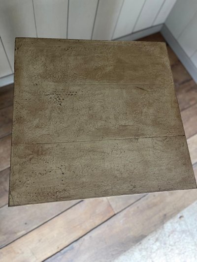 Petite table guéridon liégeoise datant du 18e siècle Louis XVI belle patine 