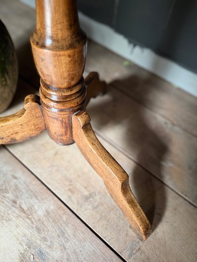 19th century Louis Philippe walnut pedestal table, round base