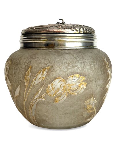 Victor Saglier - Candy box decorated with lilies and thistles