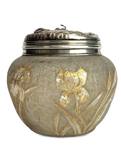 Victor Saglier - Candy box decorated with lilies and thistles