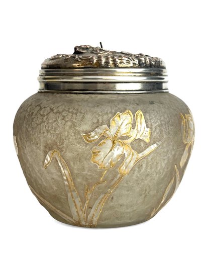 Victor Saglier - Candy box decorated with lilies and thistles