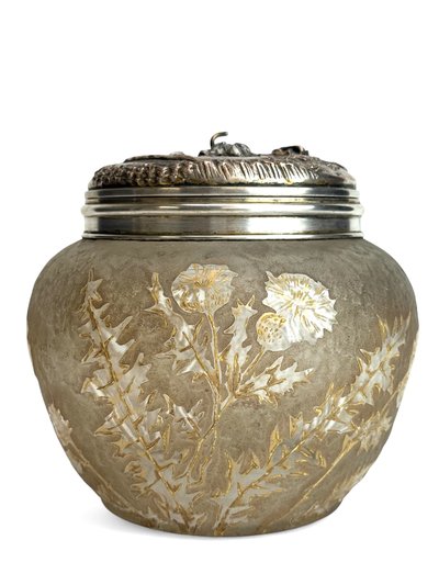 Victor Saglier - Candy box decorated with lilies and thistles