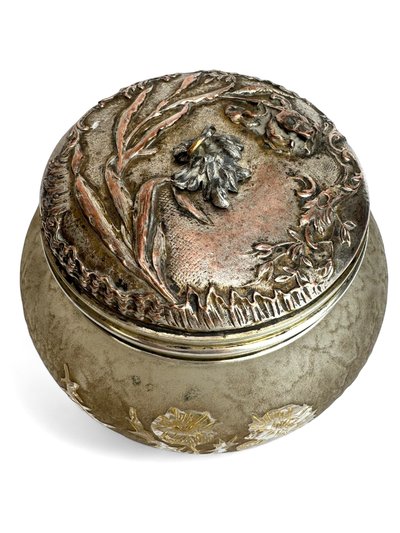 Victor Saglier - Candy box decorated with lilies and thistles