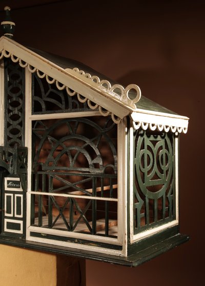  Decorative birdcage in openwork wood, dating from 1914.