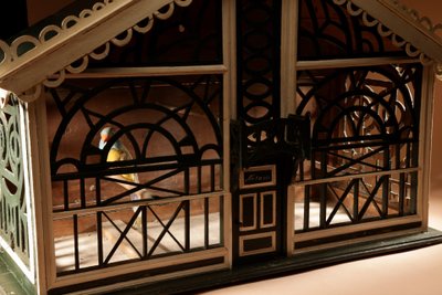  Decorative birdcage in openwork wood, dating from 1914.