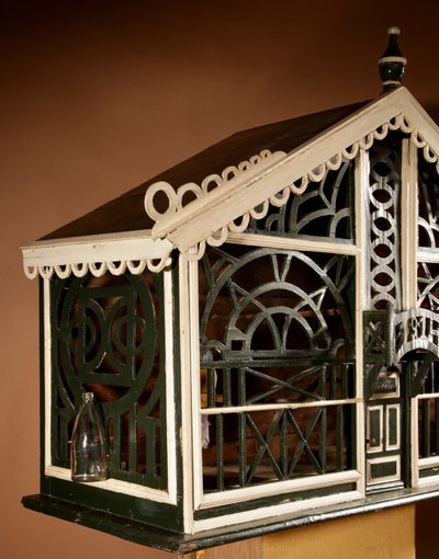  Decorative birdcage in openwork wood, dating from 1914.