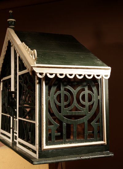  Decorative birdcage in openwork wood, dating from 1914.
