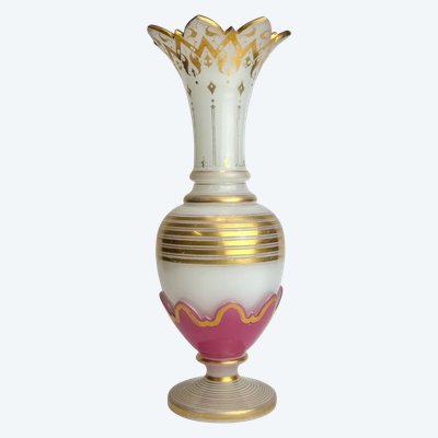 Baccarat - Opaline Vase