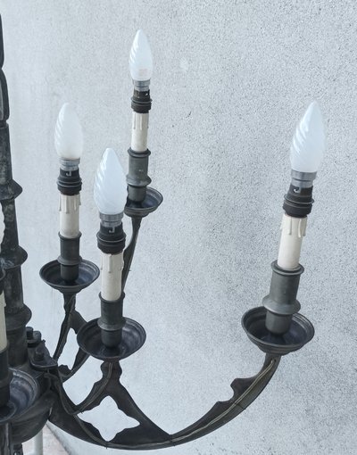 10-arm pewter Gothic-style chandelier