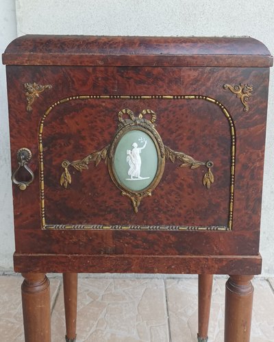 Louis XVI bedside table in burr cedar