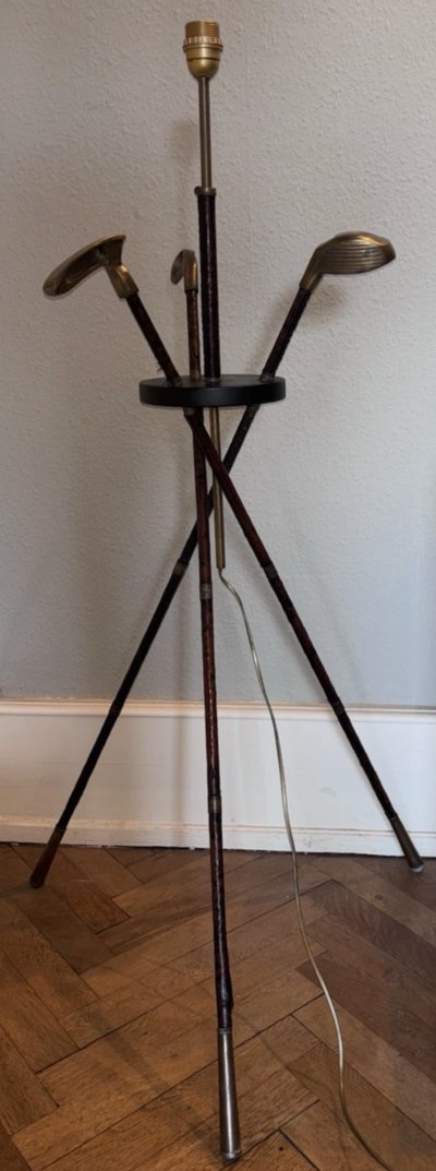 ADNET Jacques. ( zugeschrieben ) Stehlampe Golf aus der Mitte des Jahrhunderts aus Leder und Messing