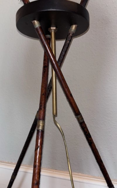ADNET Jacques. ( zugeschrieben ) Stehlampe Golf aus der Mitte des Jahrhunderts aus Leder und Messing