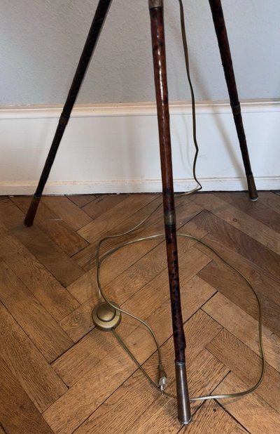 ADNET Jacques. ( zugeschrieben ) Stehlampe Golf aus der Mitte des Jahrhunderts aus Leder und Messing