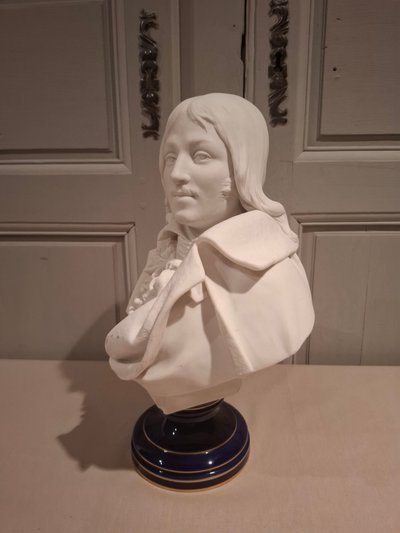 Sèvres buste en biscuit du Général Marceau