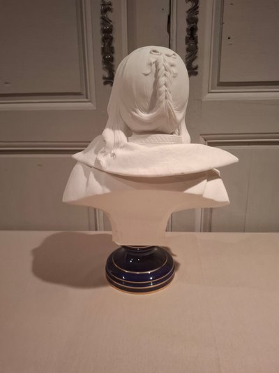 Sèvres buste en biscuit du Général Marceau