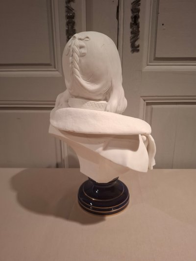 Sèvres buste en biscuit du Général Marceau
