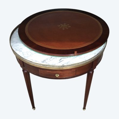 Une table bouillotte et son ''bouchon'' Louis XVI en acajou