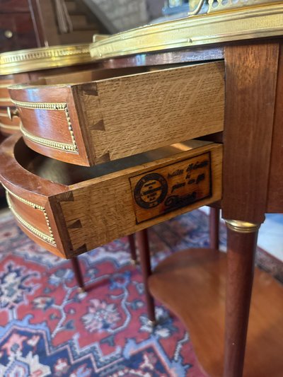 PAIRE DE TABLES TAMBOUR STYLE LOUIS XVI DES ATELIERS DISSIDI A PARIS