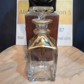 Liquor cabinet in the taste of Tahan, complete with 16 glasses and 4 decanters Boulle inlay