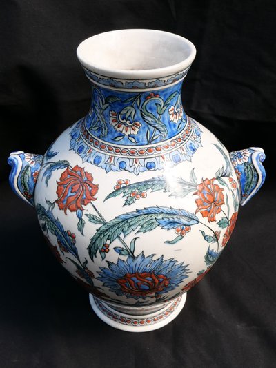 Manufacture de SAMSON, fin XIXème siècle, Vase balustre Iznik en faïence polychrome