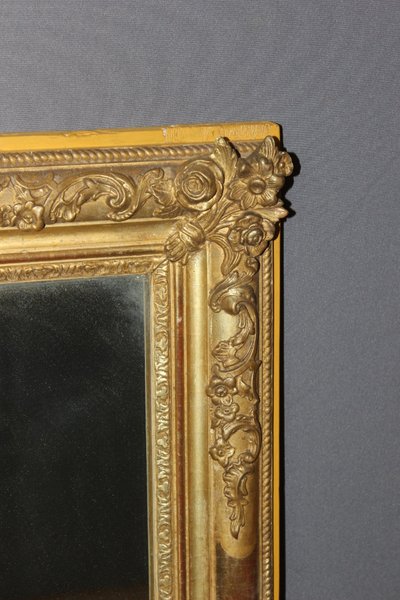 Restaurationsspiegel aus vergoldetem Stuck XIX
