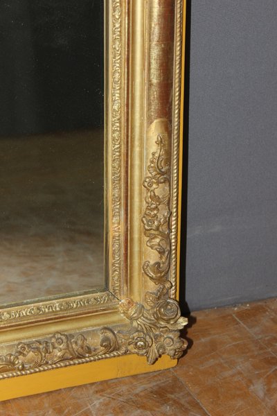 Restaurationsspiegel aus vergoldetem Stuck XIX