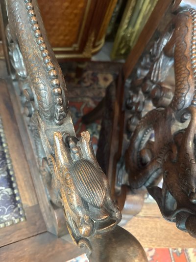 PAIRE DE FAUTEUILS SCULPTES DECOR CHINOIS - 19ème 