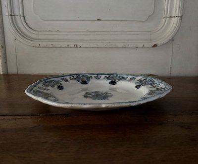 Plate in 18th century Moustiers earthenware with floral design