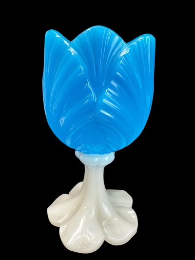 Baccarat - Petit vase en opaline tulipe 