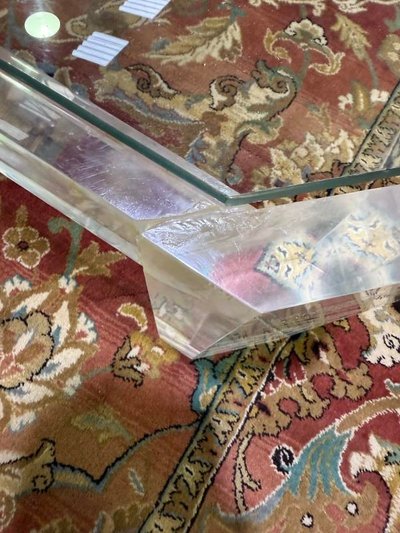 Table basse en altuglas et verre