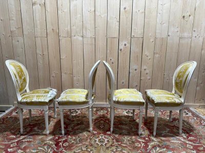 Suite of 4 louis XVI style medallions chairs broken white