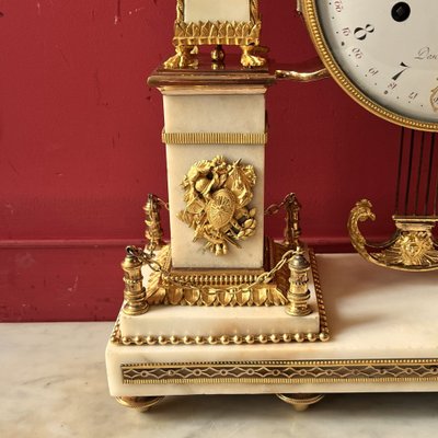 Monumentale Obelisken-Pendeluhr, Louis-XVI-Epoche
