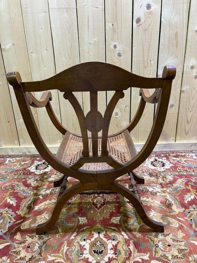 Fauteuil curule , assise cannée 