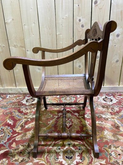 Fauteuil curule , assise cannée 