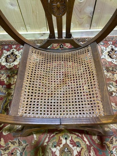 Fauteuil curule , assise cannée 