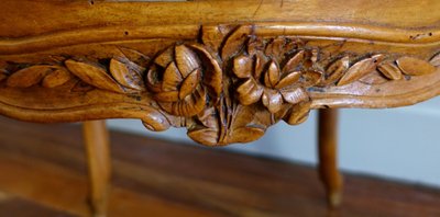 Paire de fauteuils cannés d'époque Louis XV en noyer, travail Lyonnais, entourage de Nogaret