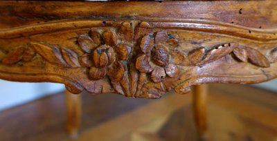 Paire de fauteuils cannés d'époque Louis XV en noyer, travail Lyonnais, entourage de Nogaret