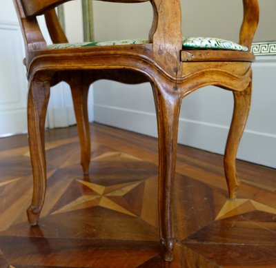 Paire de fauteuils cannés d'époque Louis XV en noyer, travail Lyonnais, entourage de Nogaret