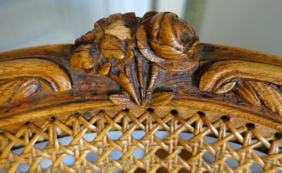 Paire de fauteuils cannés d'époque Louis XV en noyer, travail Lyonnais, entourage de Nogaret