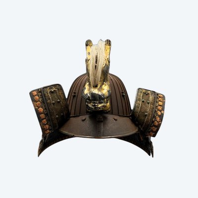 HELM namens Kabuto Suji-Bachi mit Maedate - Japan - Edo-Zeit (1603-1868) - 17. Jahrhundert