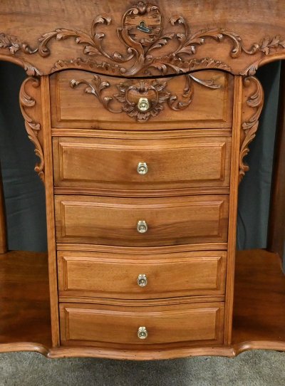 Walnut coffee table, Louis XV style - Early 20th century