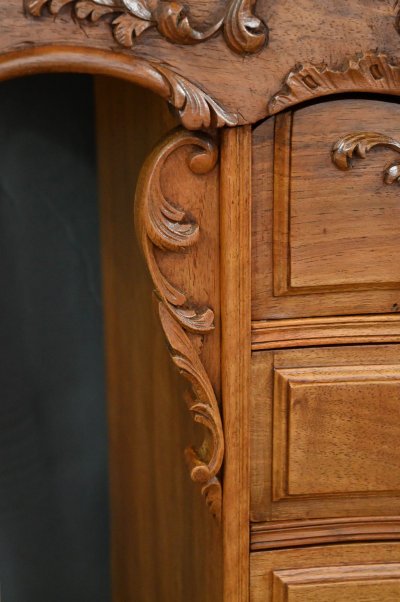 Walnut coffee table, Louis XV style - Early 20th century