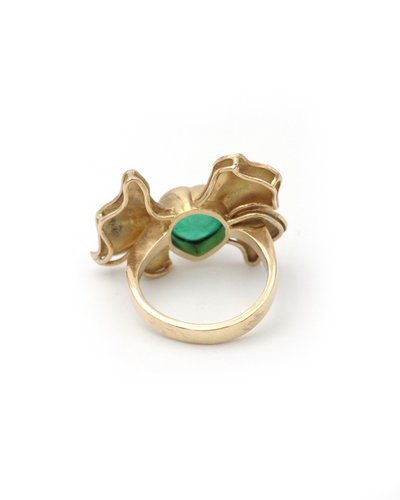 Emerald cocktail bow ring in 18k gold, 4 ct heart-shaped emerald, cabochon cut emerald, mid century 
