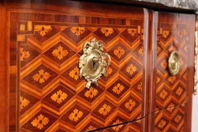 Commode en marqueterie d’époque transition, vers 1770