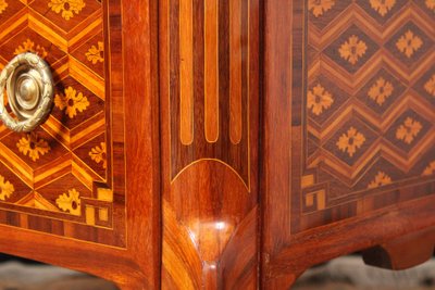 Commode en marqueterie d’époque transition, vers 1770