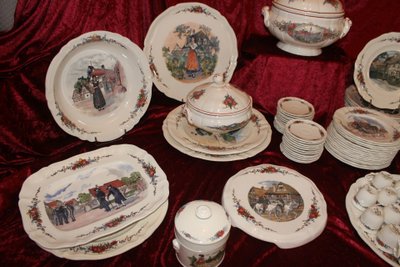 Tafelservice aus Steingut von Sarreguemines Dekor Obernai Henri Loux ép. début 20ème 89 pièces