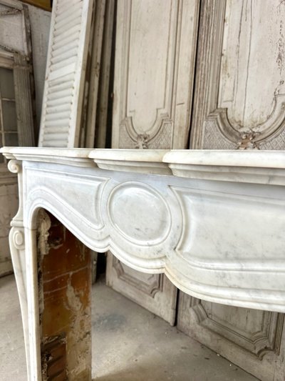 Cheminée en marbre blanc style Louis XV 19e siècle 