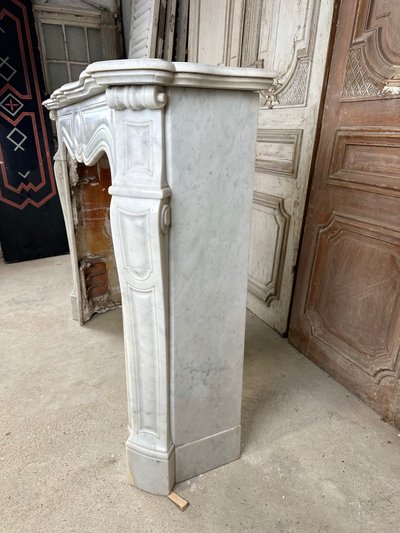 Cheminée en marbre blanc style Louis XV 19e siècle 